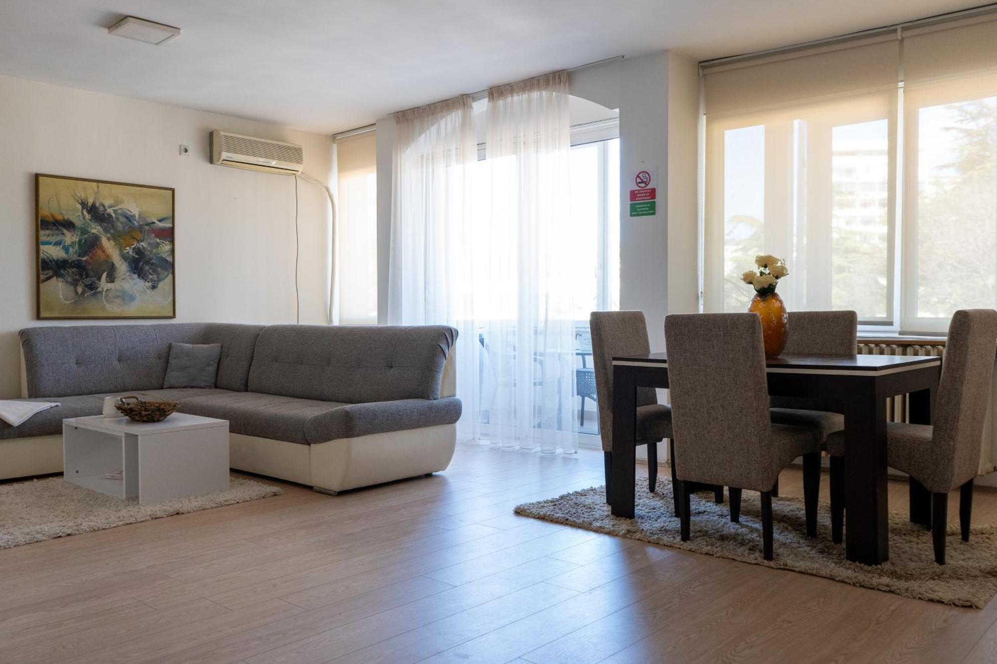 Apartment In City Center Of Skopje Buitenkant foto